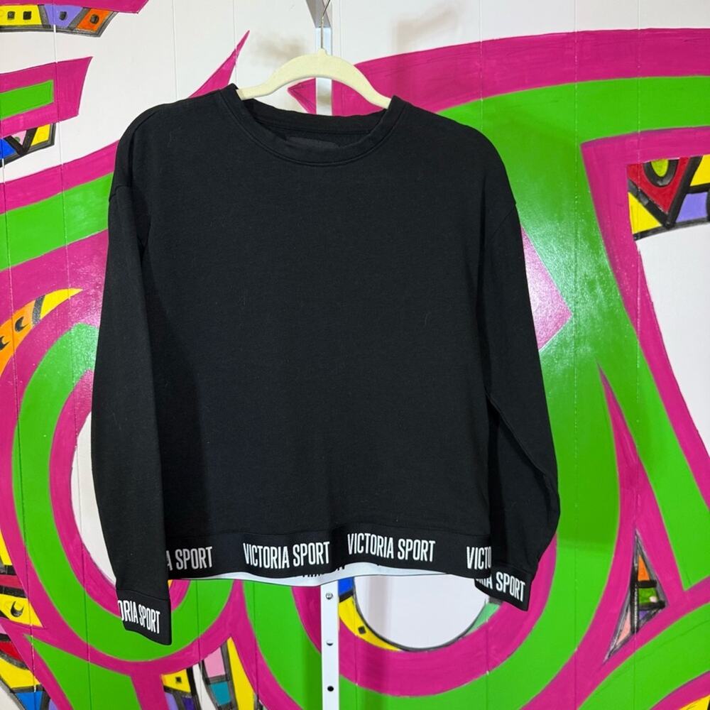 Victoria Sport, Black Long Sleeve Cropped Sweatshirt. Size XS. Excellent cond!